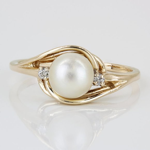 Jewelry - 14k Yellow Gold Pearl Swirl Ring w/ Diamond Accent Stones